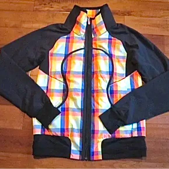 LULULEMON SEAWHEEZE TRACK ATTACK Jacket & Matching Shorts Set - Picture 3 of 10